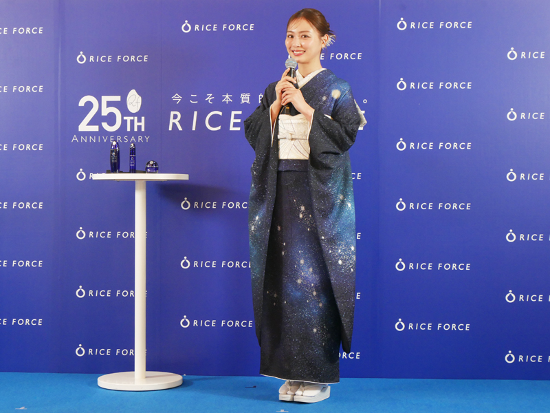 女優 内田理央 着物 写真