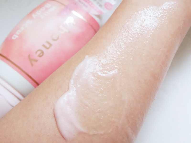 &honey ボディスクラブ ピンクと黄色の違い