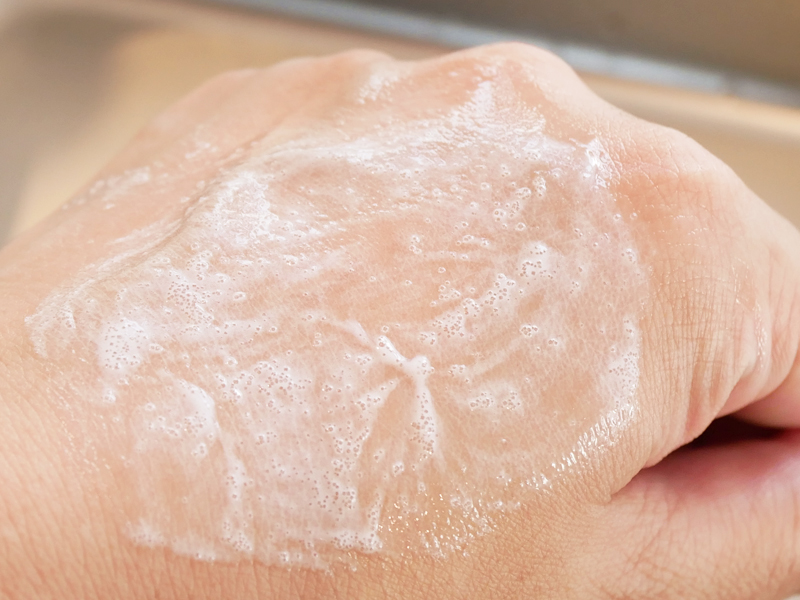 YOLU ボディスクラブ 肌を濡らす