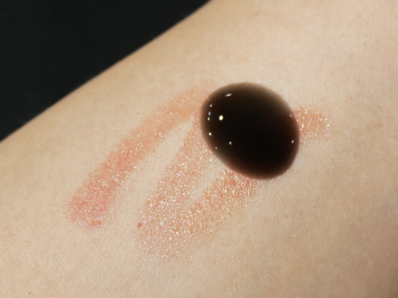 シロル 黒のクレンジングオイル 色