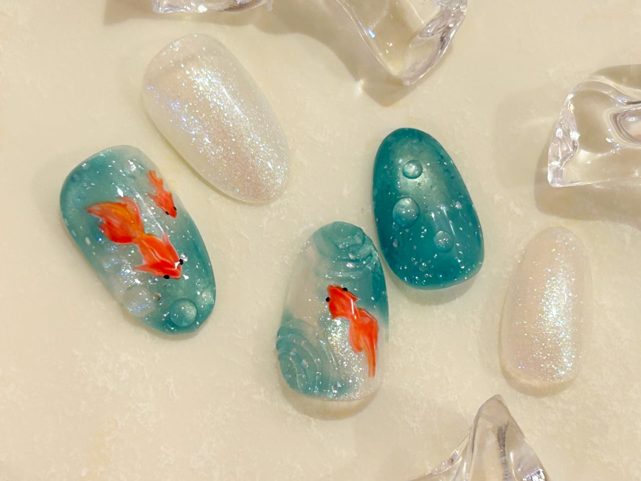 夏ネイル 金魚デザイン